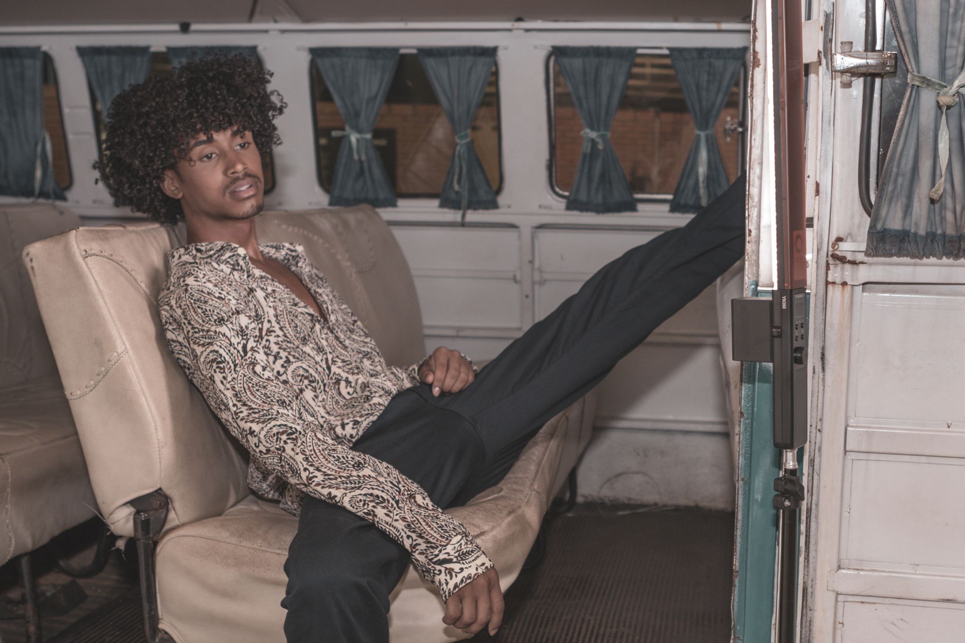 Casual 70s Mens Fashion Guide to Wearing It in 2024